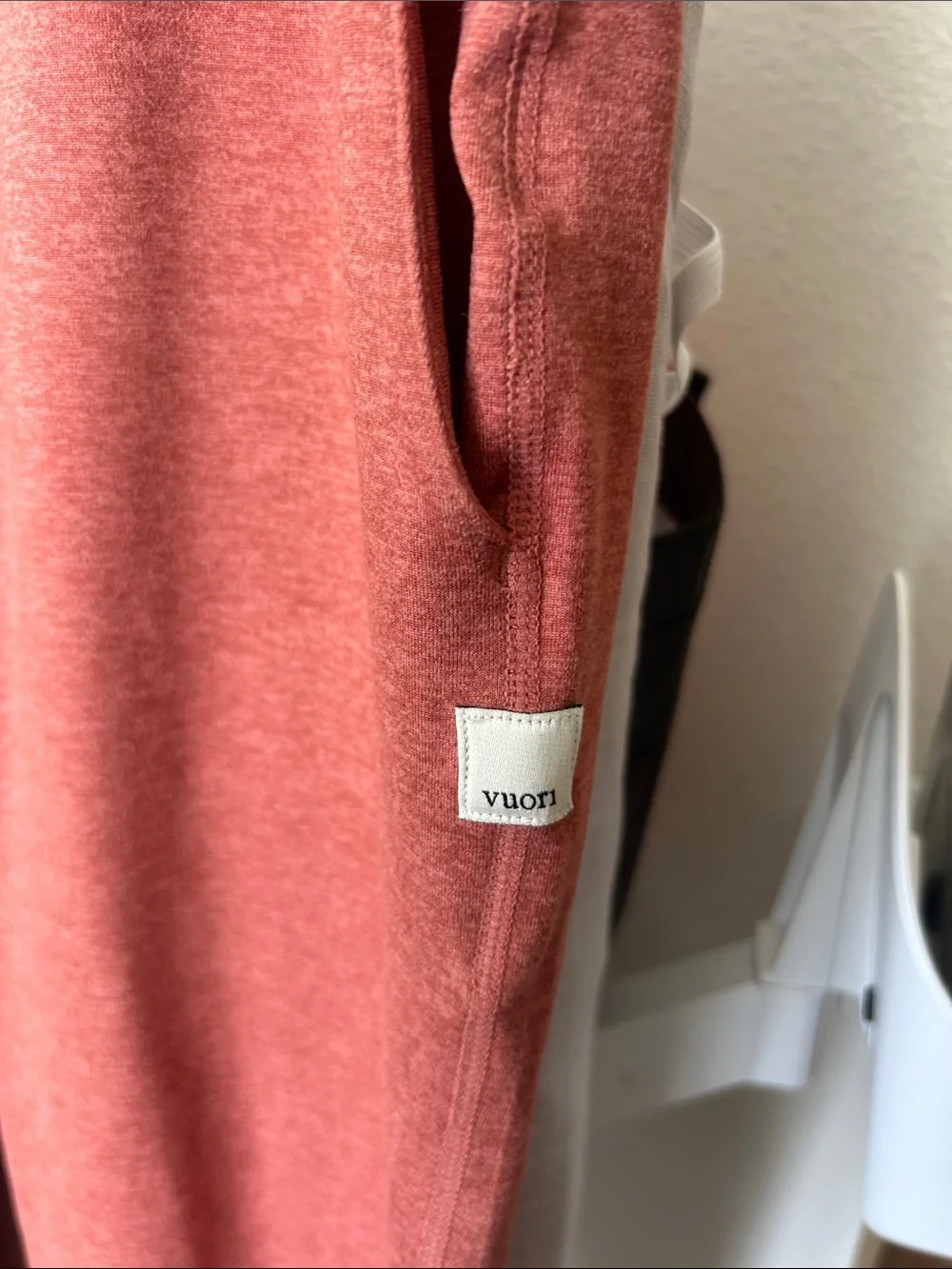 Vuori Women’s (M) cinnamon heather Performance Jogger - Picture 3 of 5